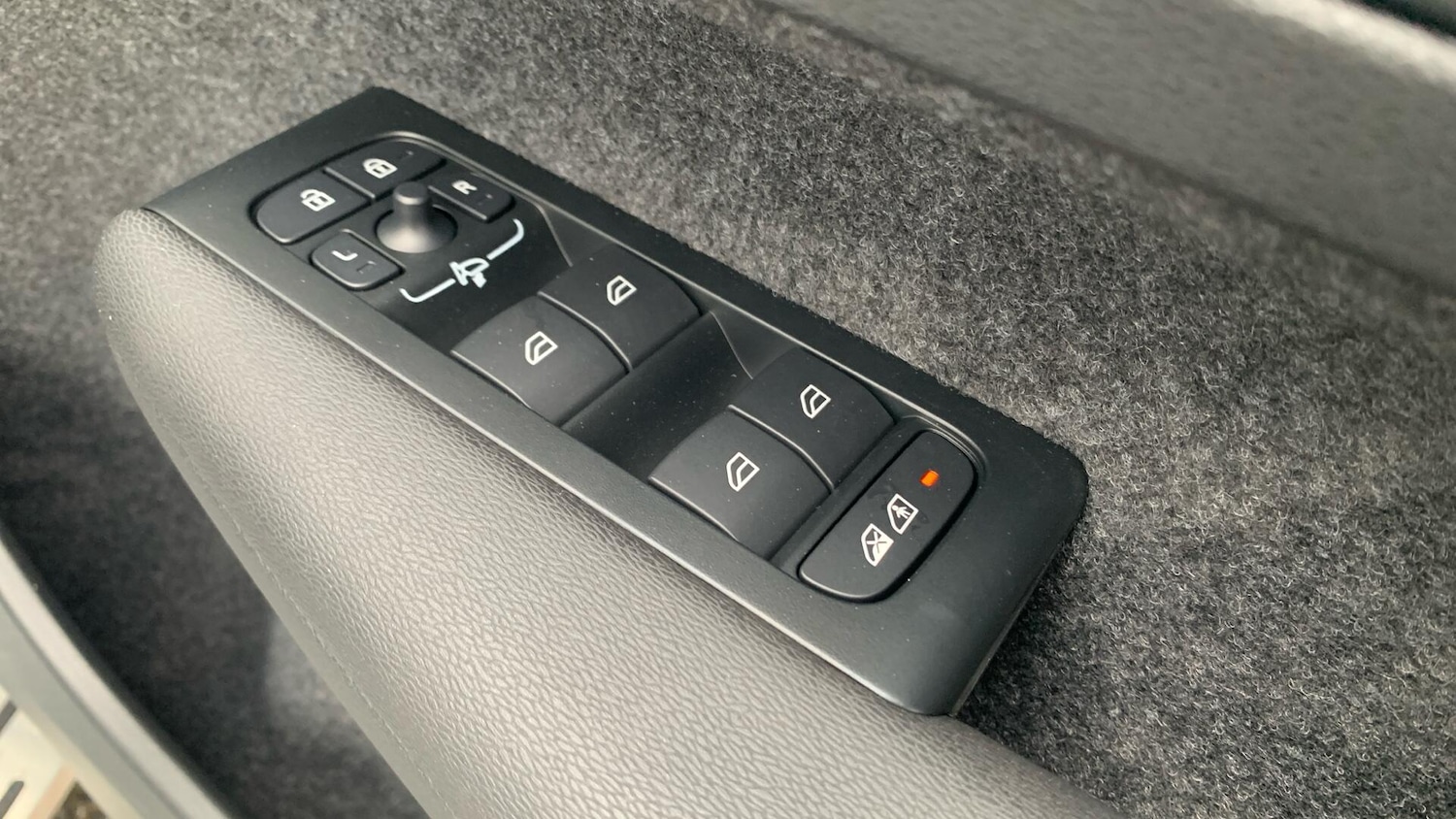 Used Volvo XC40 for sale - 77242611: Photo 25