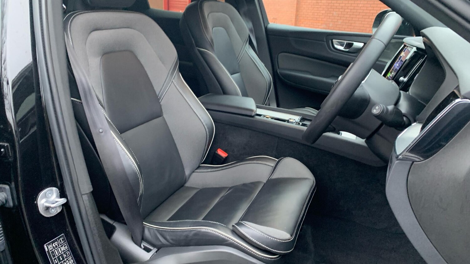 Used Volvo XC60 2023 for sale - 77468258: Photo 31