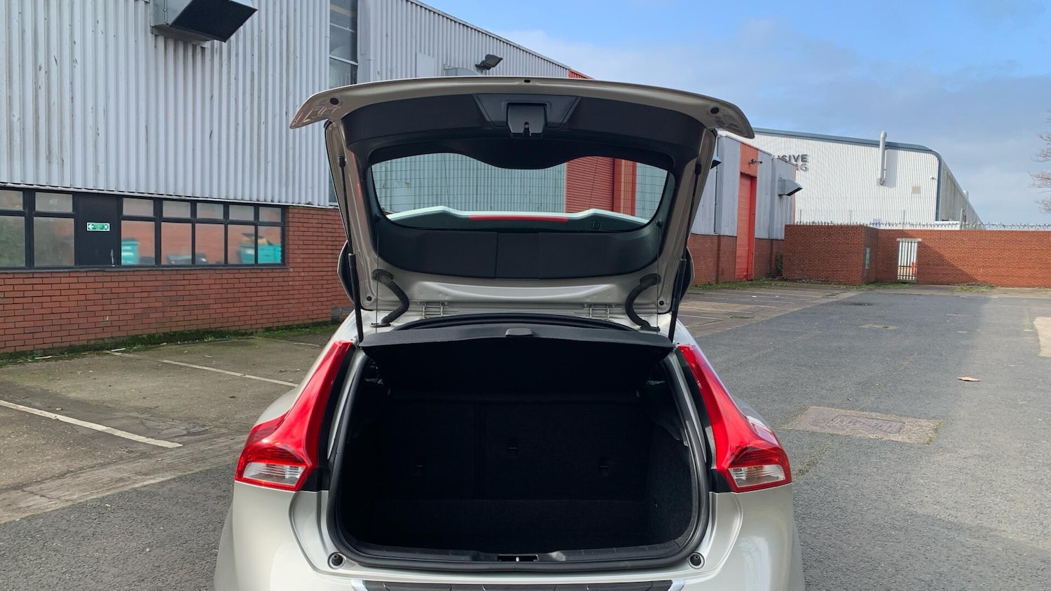 Used Volvo V40 Cross Country for sale - 77824087: Photo 13