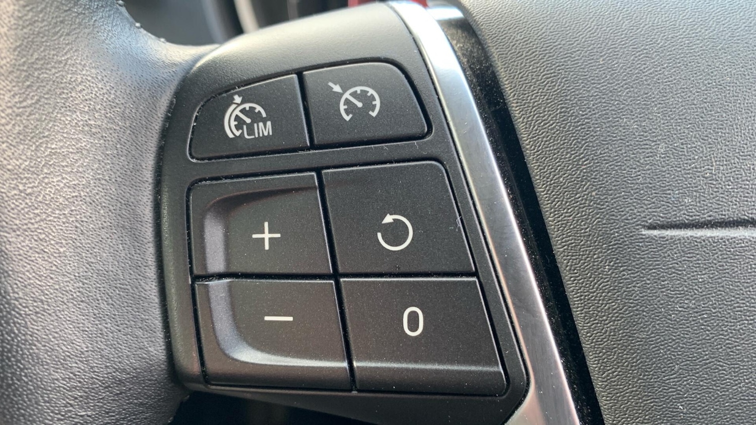 Used Volvo V40 Cross Country for sale - 77824087: Photo 21