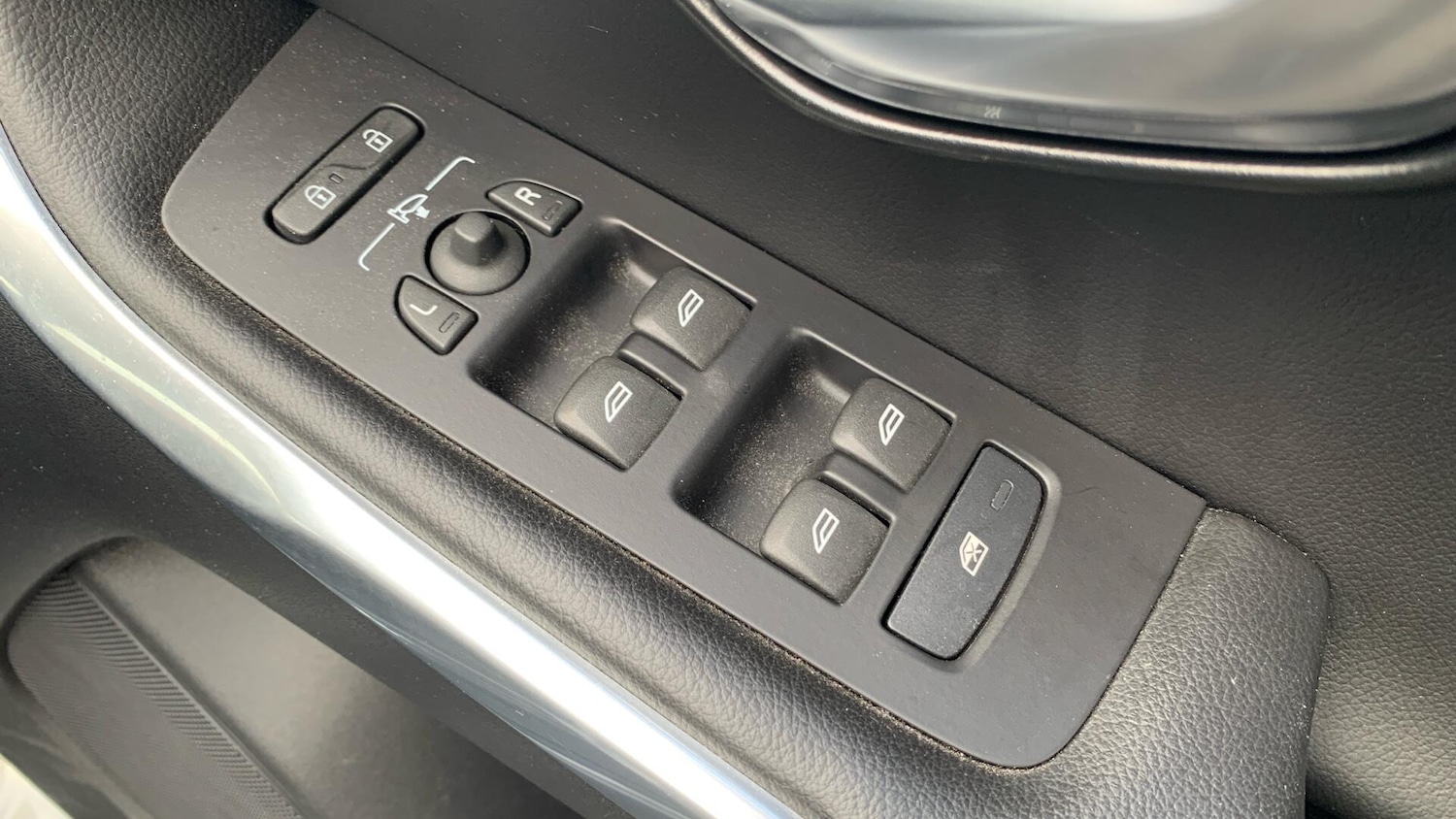 Used Volvo V40 Cross Country for sale - 77824087: Photo 24