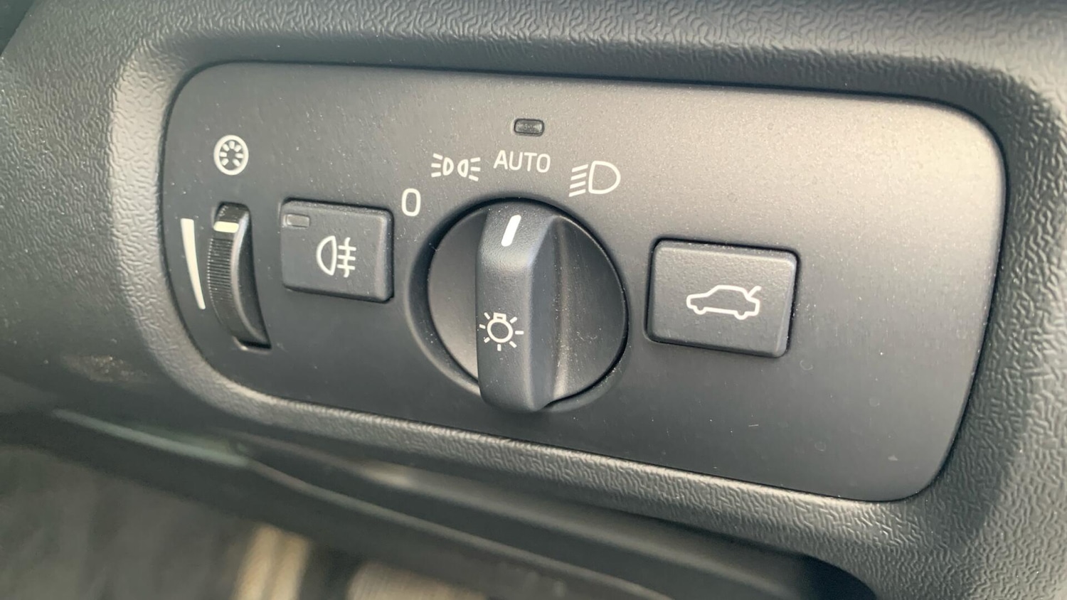 Used Volvo V40 Cross Country for sale - 77824087: Photo 35