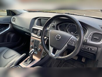 Used Volvo V40 Cross Country 2019 for sale - 77824087: Photo