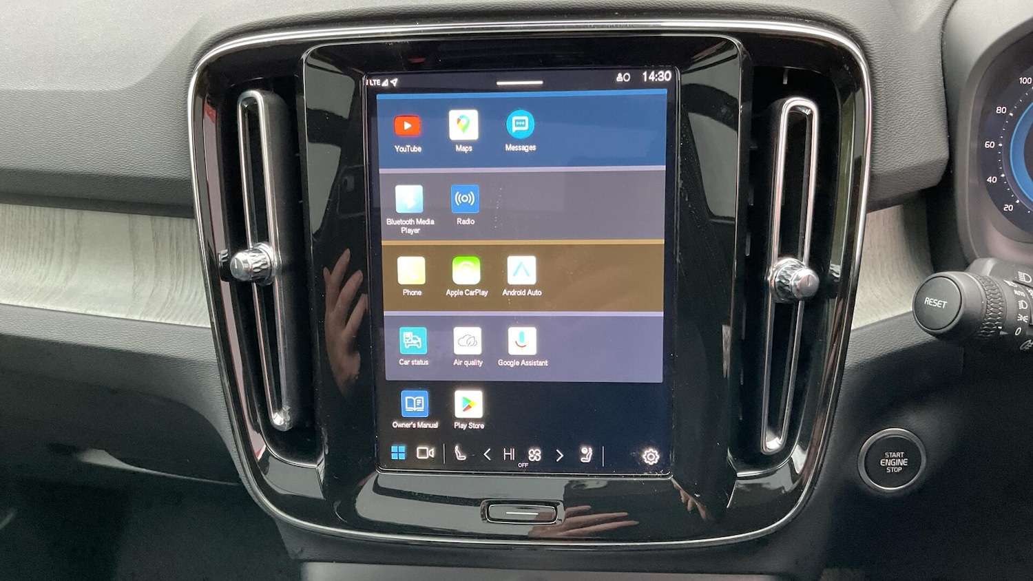 Used Volvo XC40 2025 for sale - 76825232: Photo 13