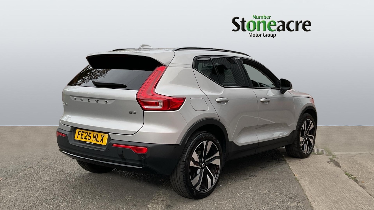 Used Volvo XC40 2025 for sale - 76825232: Photo 2