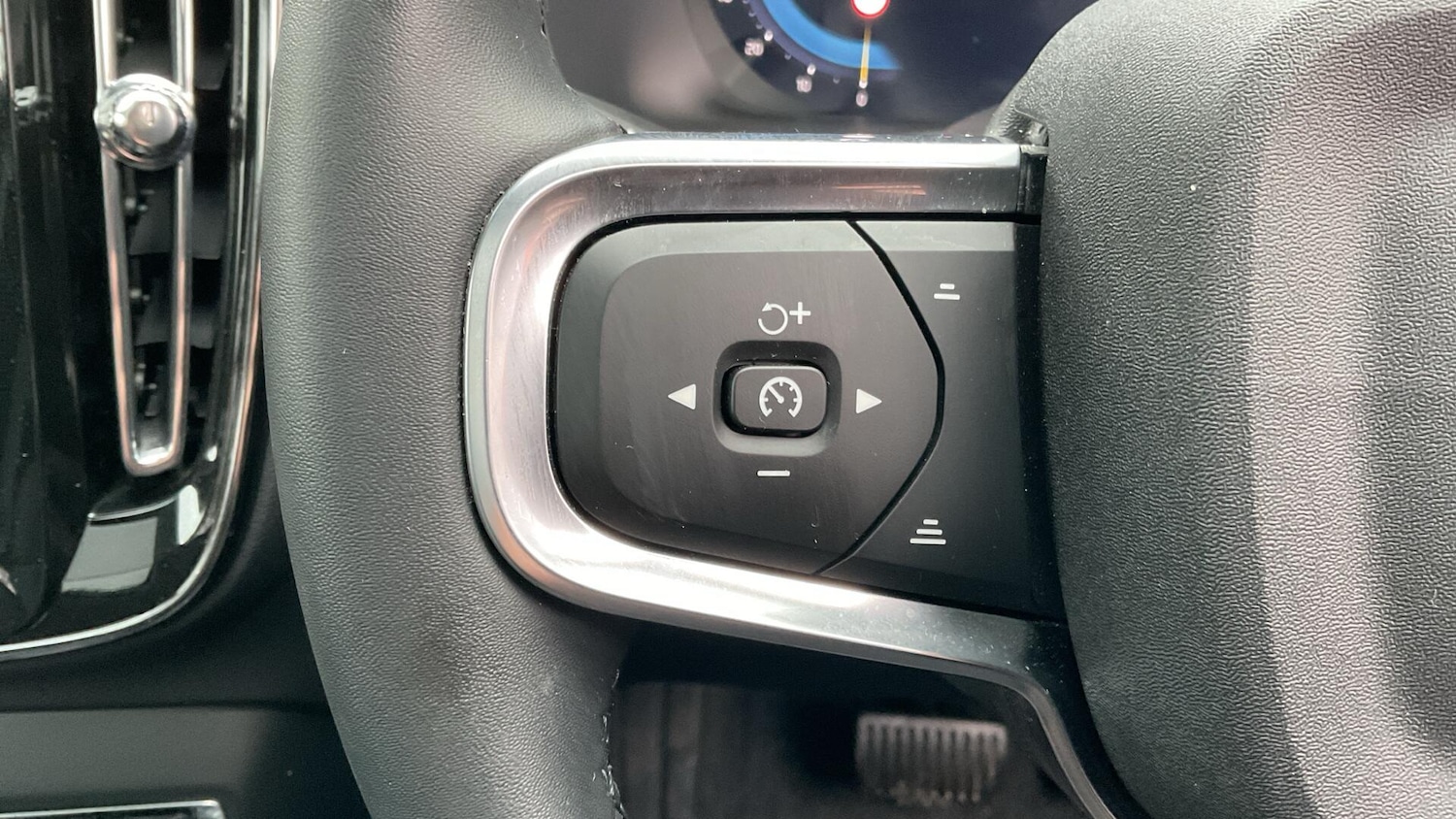 Used Volvo XC40 2025 for sale - 76825232: Photo 22