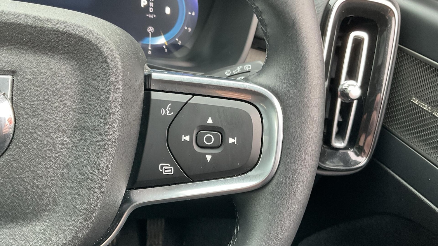 Used Volvo XC40 2025 for sale - 76825232: Photo 23