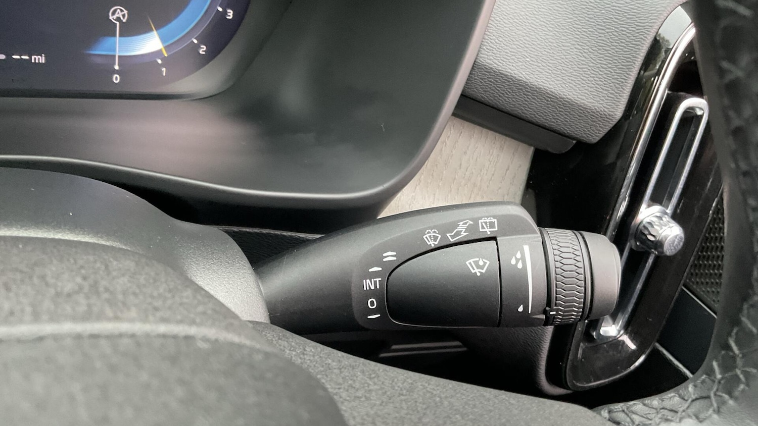 Used Volvo XC40 2025 for sale - 76825232: Photo 24