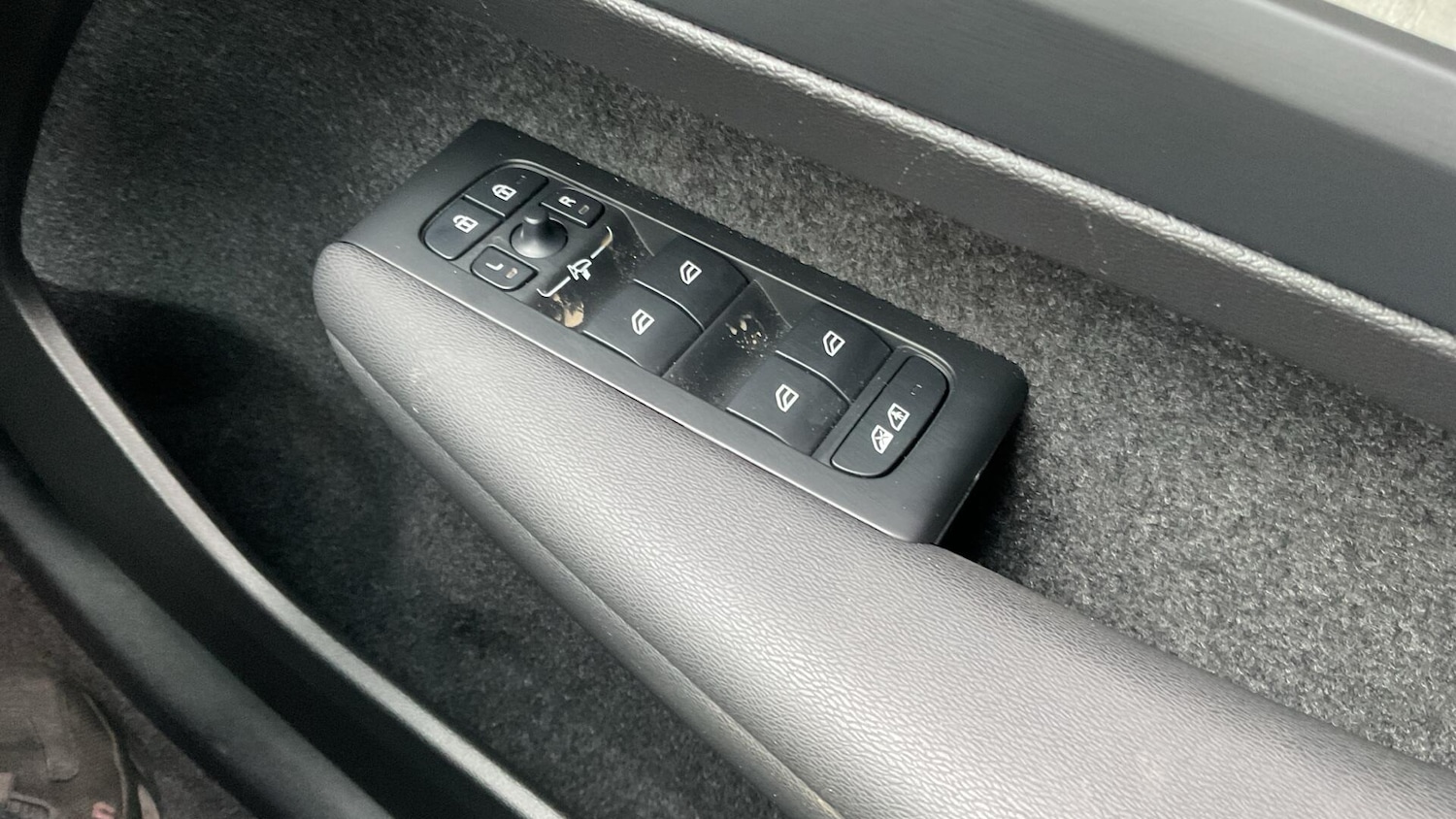 Used Volvo XC40 2025 for sale - 76825232: Photo 25