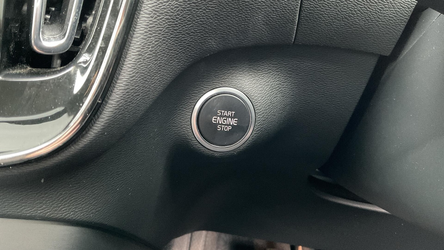 Used Volvo XC40 2025 for sale - 76825232: Photo 28