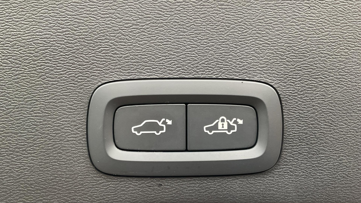 Used Volvo XC40 2025 for sale - 76825232: Photo 36