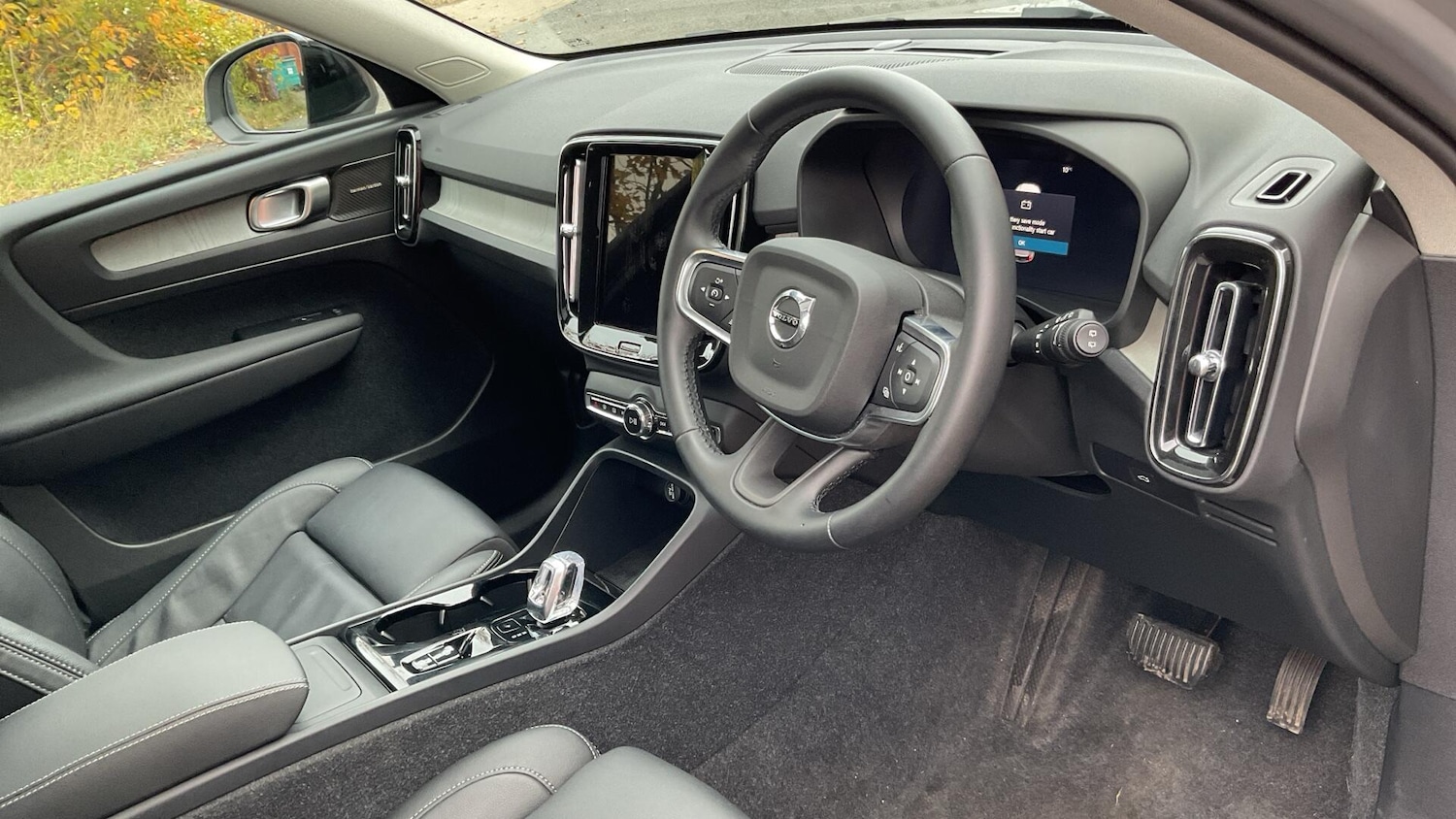 Used Volvo XC40 2025 for sale - 76825232: Photo 5