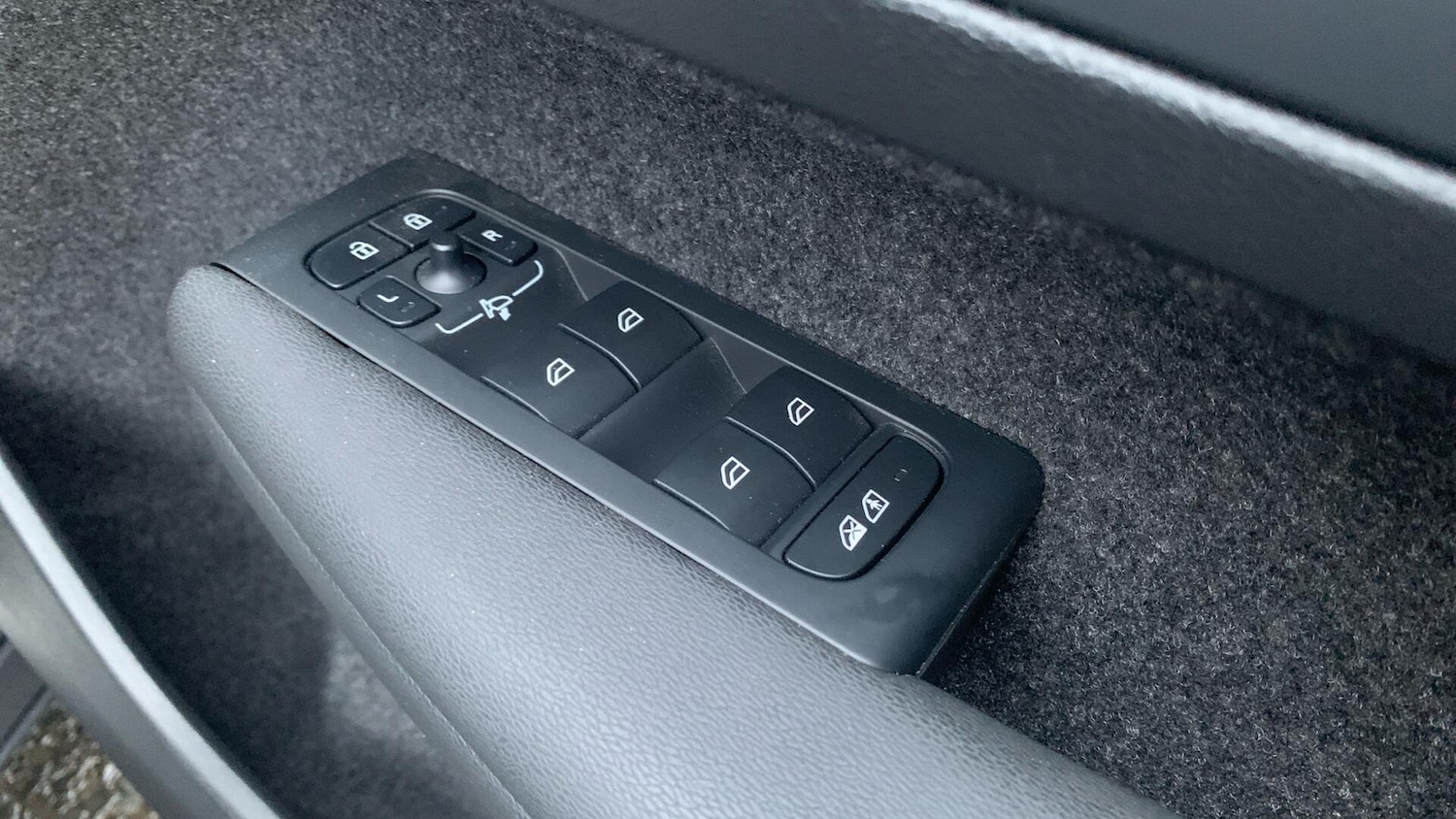 Used Volvo XC40 for sale - 77267163: Photo 24