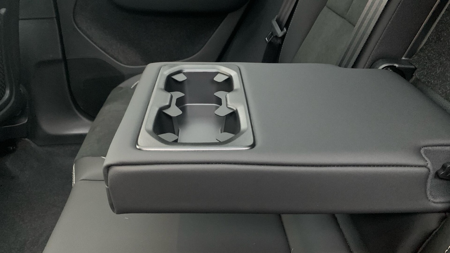 Used Volvo XC40 for sale - 77267163: Photo 34