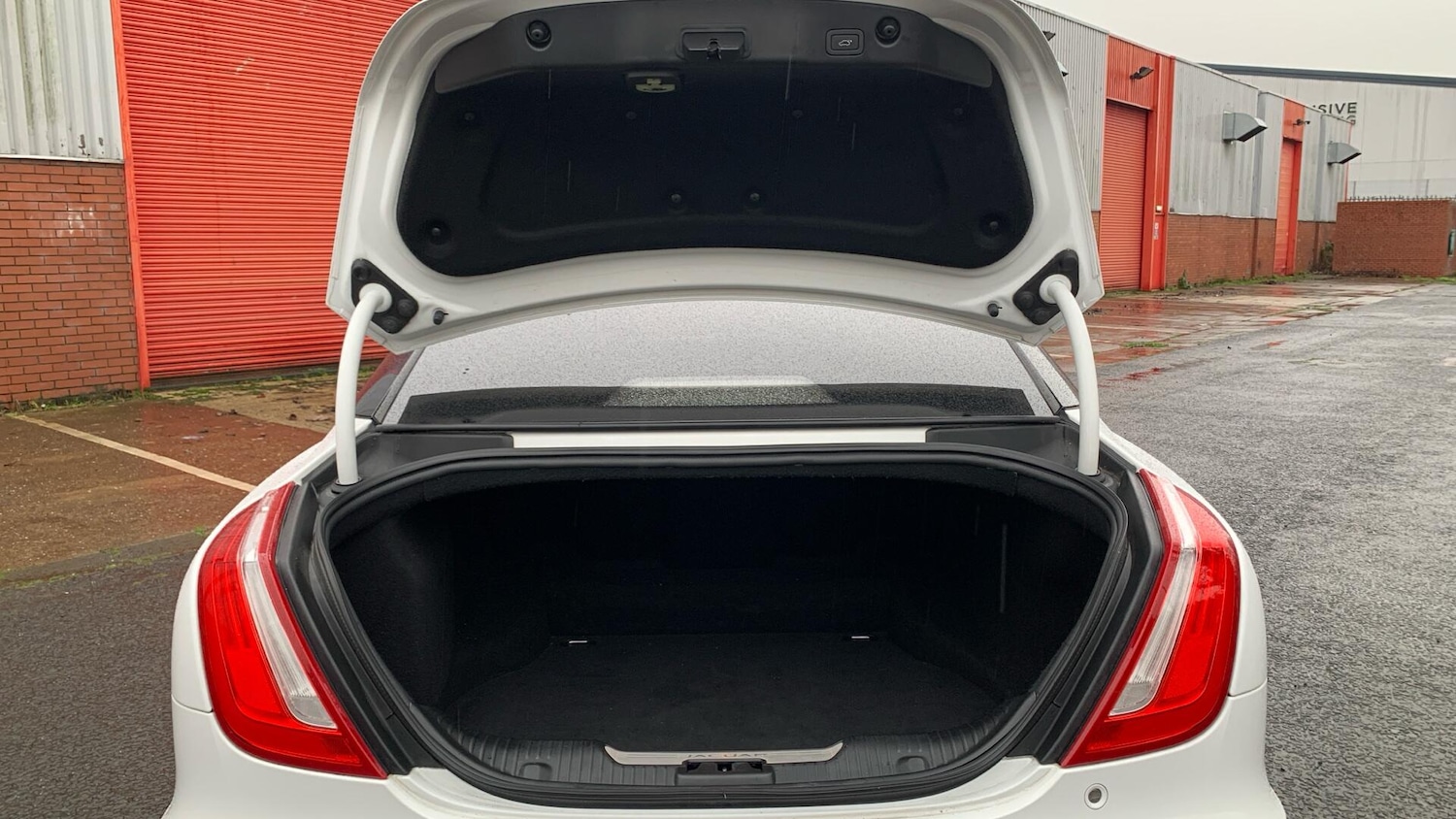 Used Jaguar XJ 2016 for sale - 76965178: Photo 13