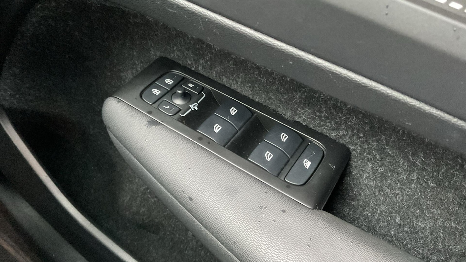 Used Volvo XC40 2021 for sale - 76689471: Photo 25