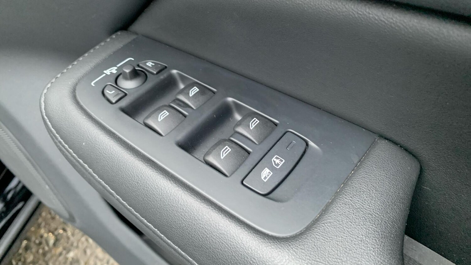 Used Volvo V60 for sale - 77376885: Photo 24