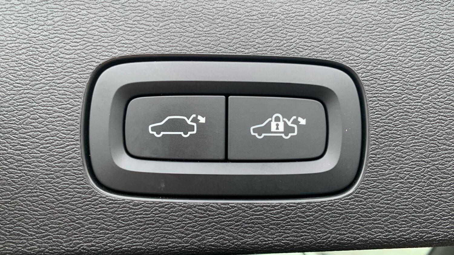 Used Volvo V60 for sale - 77376885: Photo 35