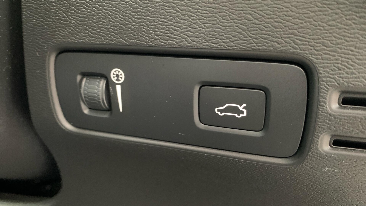 Used Volvo XC40 2022 for sale - 76823712: Photo 35