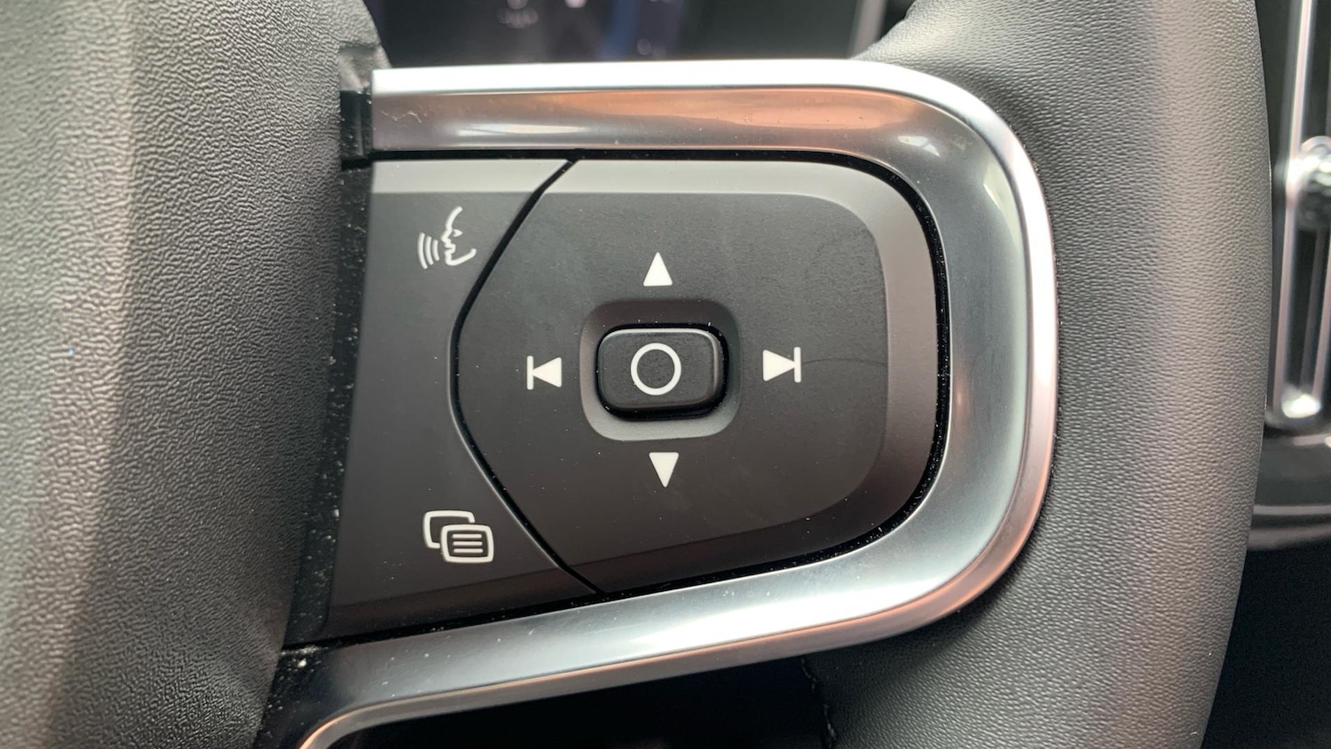 Used Volvo XC40 2024 for sale - 77202472: Photo 23