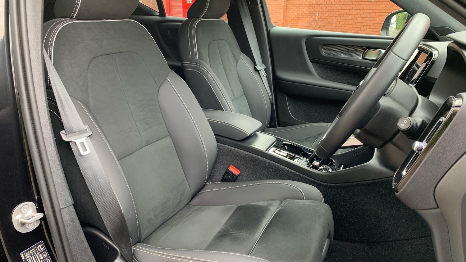 Used Volvo XC40 2024 for sale - 77202472: Photo 32