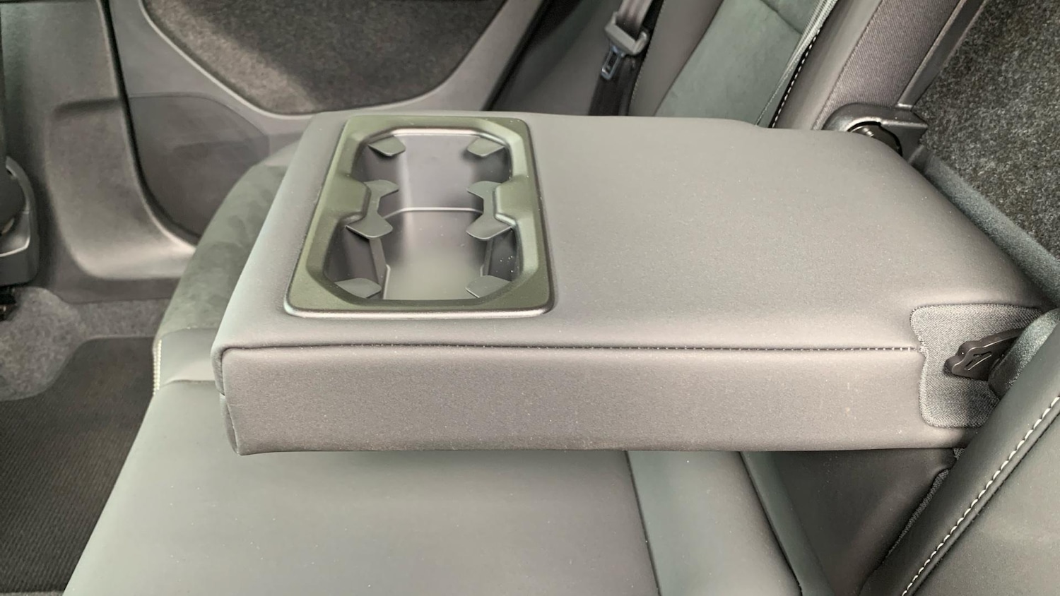 Used Volvo XC40 2024 for sale - 77202472: Photo 35