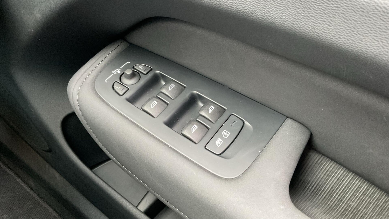 Used Volvo XC60 for sale - 77824092: Photo 24