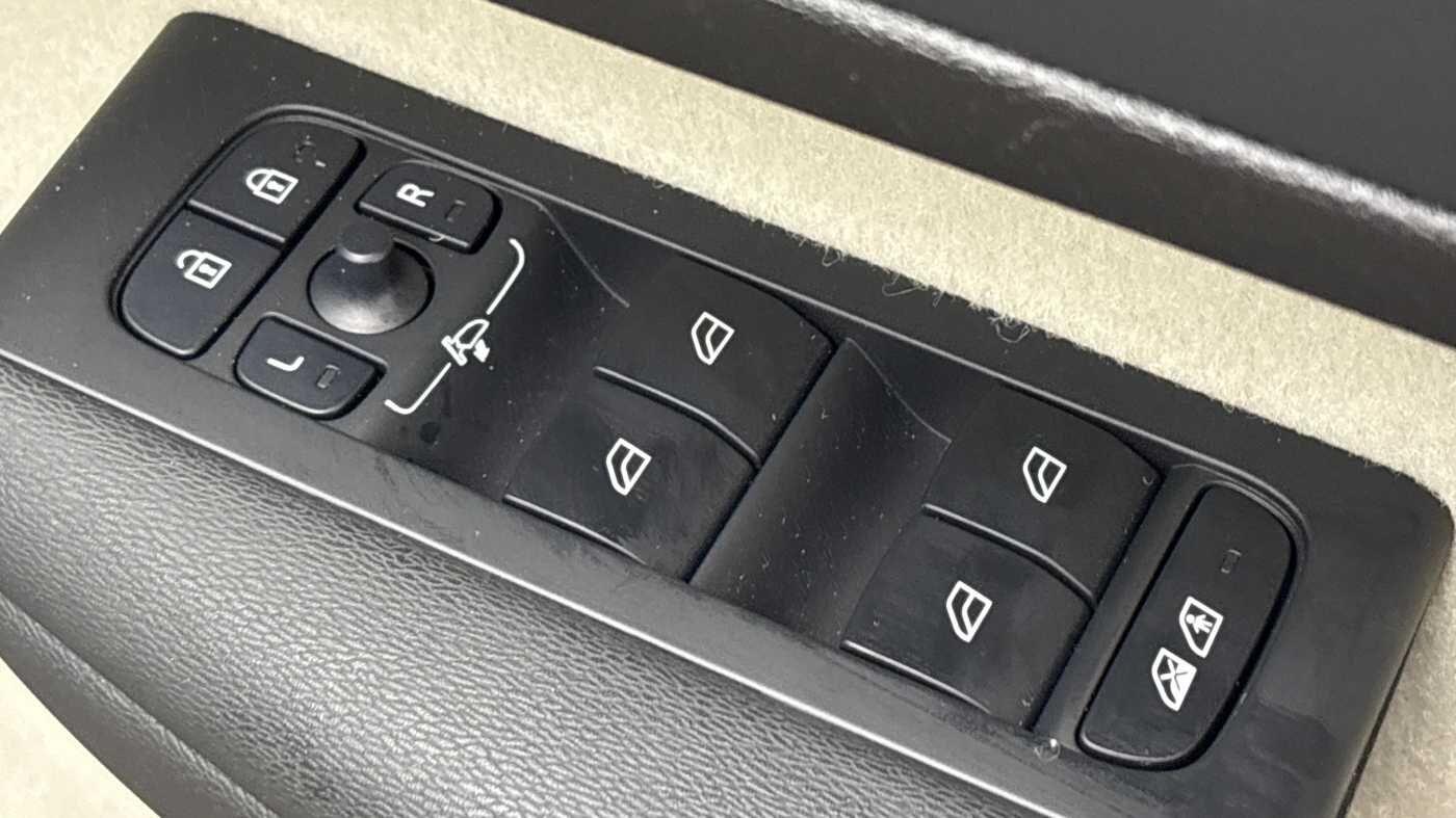 Used Volvo XC40 for sale - 77278670: Photo 15