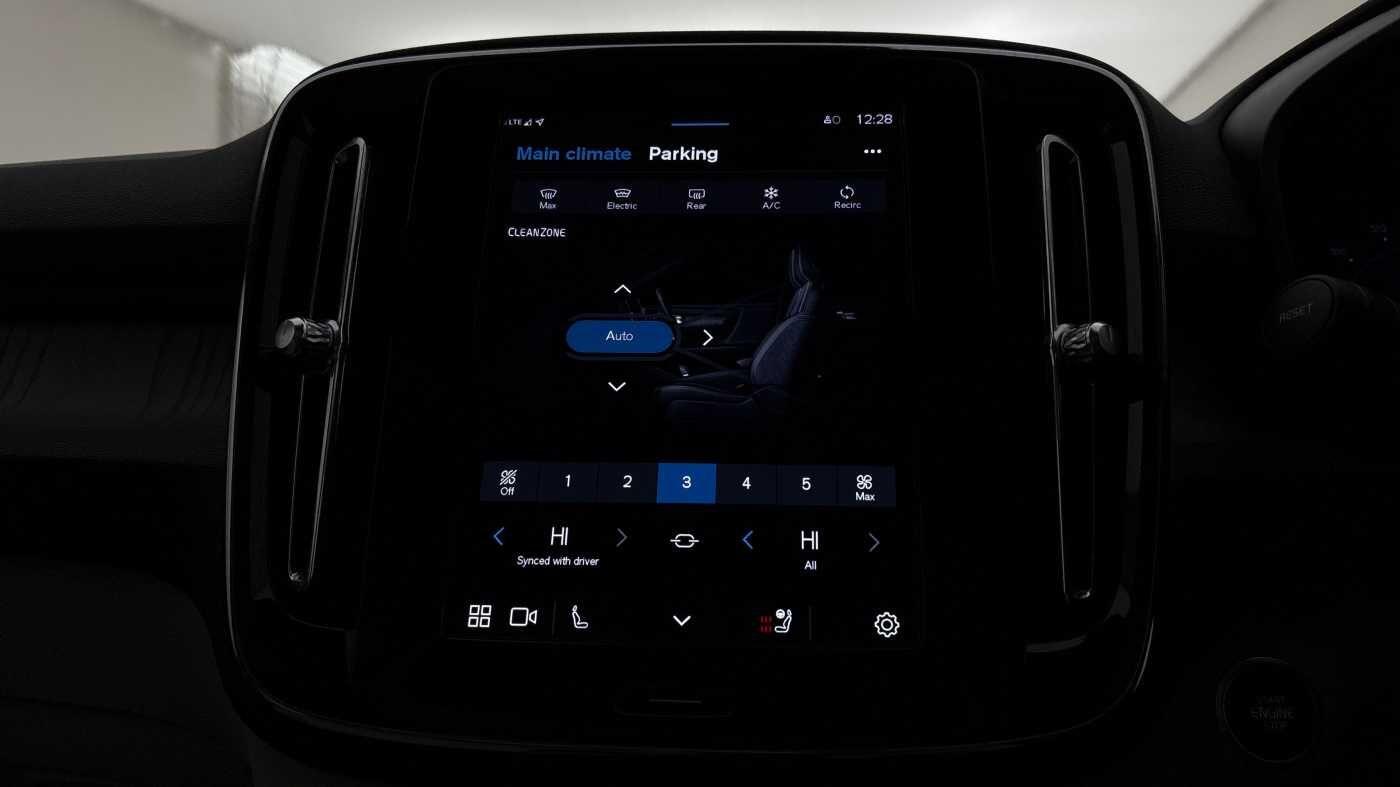 Used Volvo XC40 for sale - 77278670: Photo 32