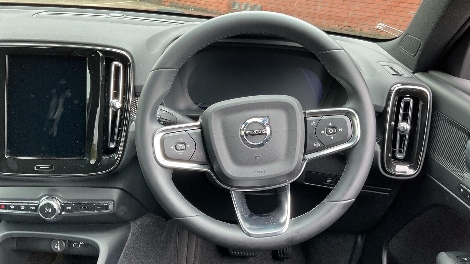 Used Volvo XC40 2025 for sale - 76026531: Photo 11