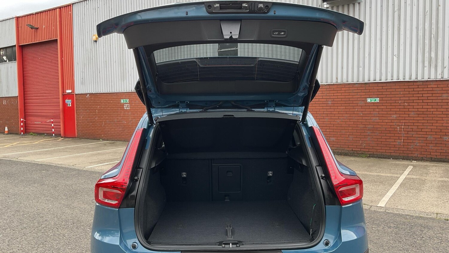 Used Volvo XC40 2025 for sale - 76026531: Photo 14