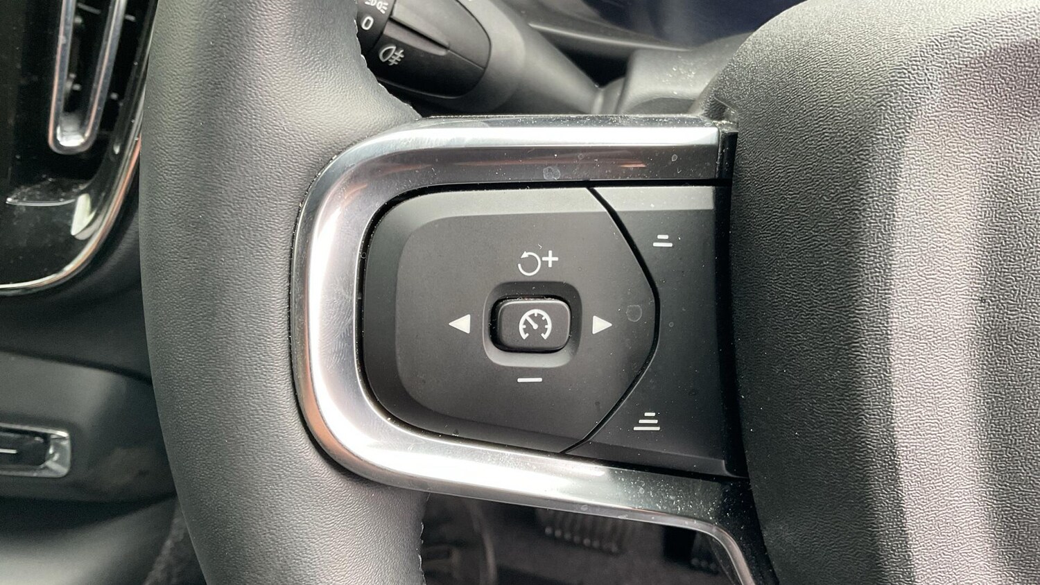 Used Volvo XC40 2025 for sale - 76026531: Photo 22