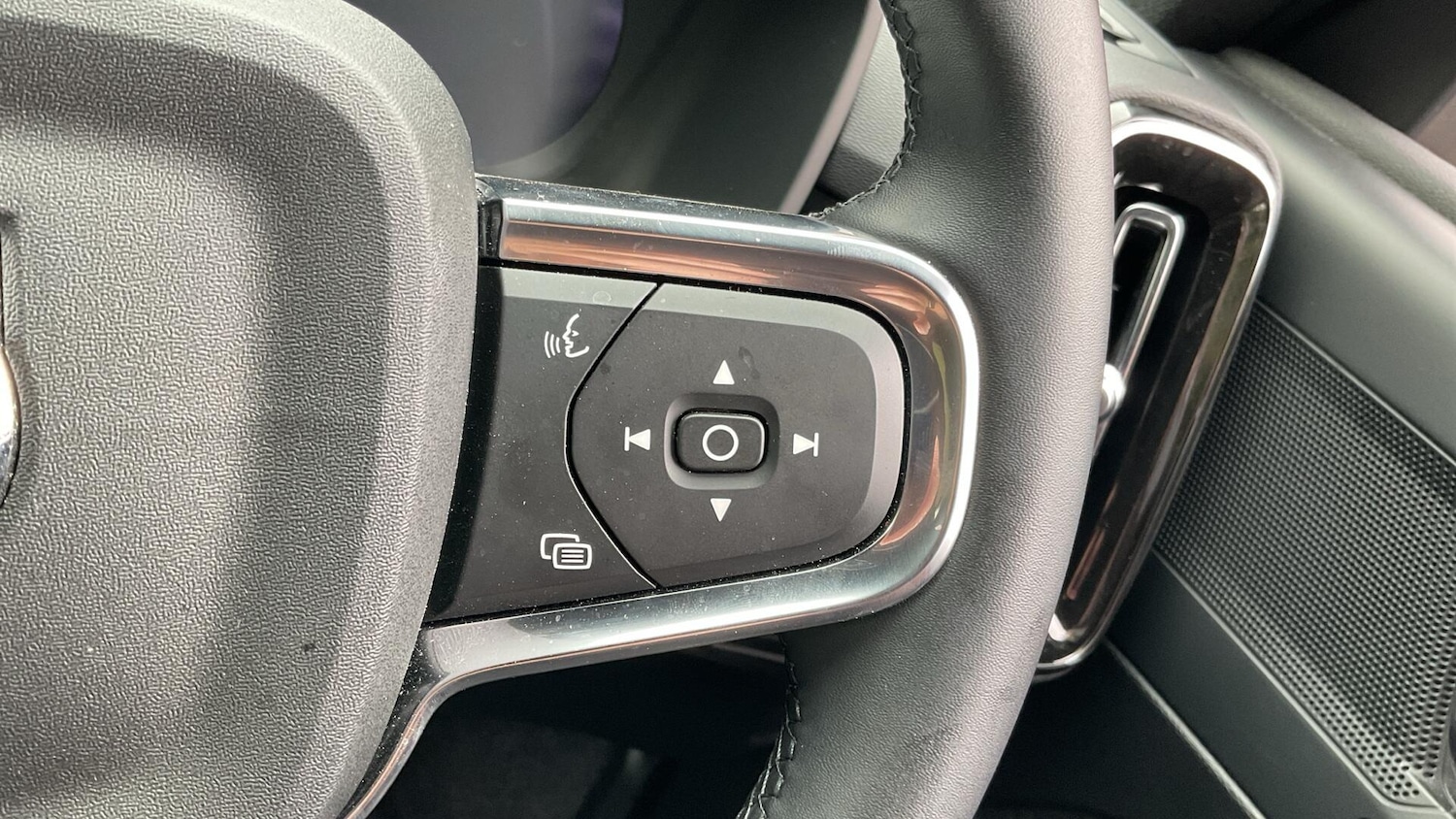 Used Volvo XC40 2025 for sale - 76026531: Photo 23