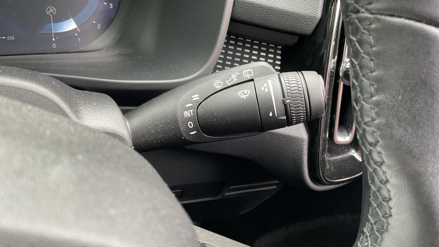 Used Volvo XC40 2025 for sale - 76026531: Photo 24