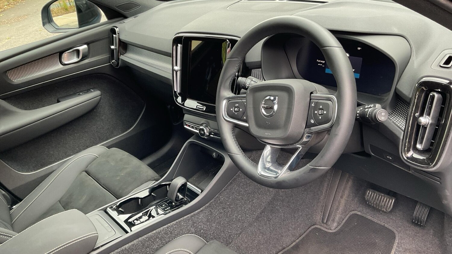 Used Volvo XC40 2025 for sale - 76026531: Photo 5