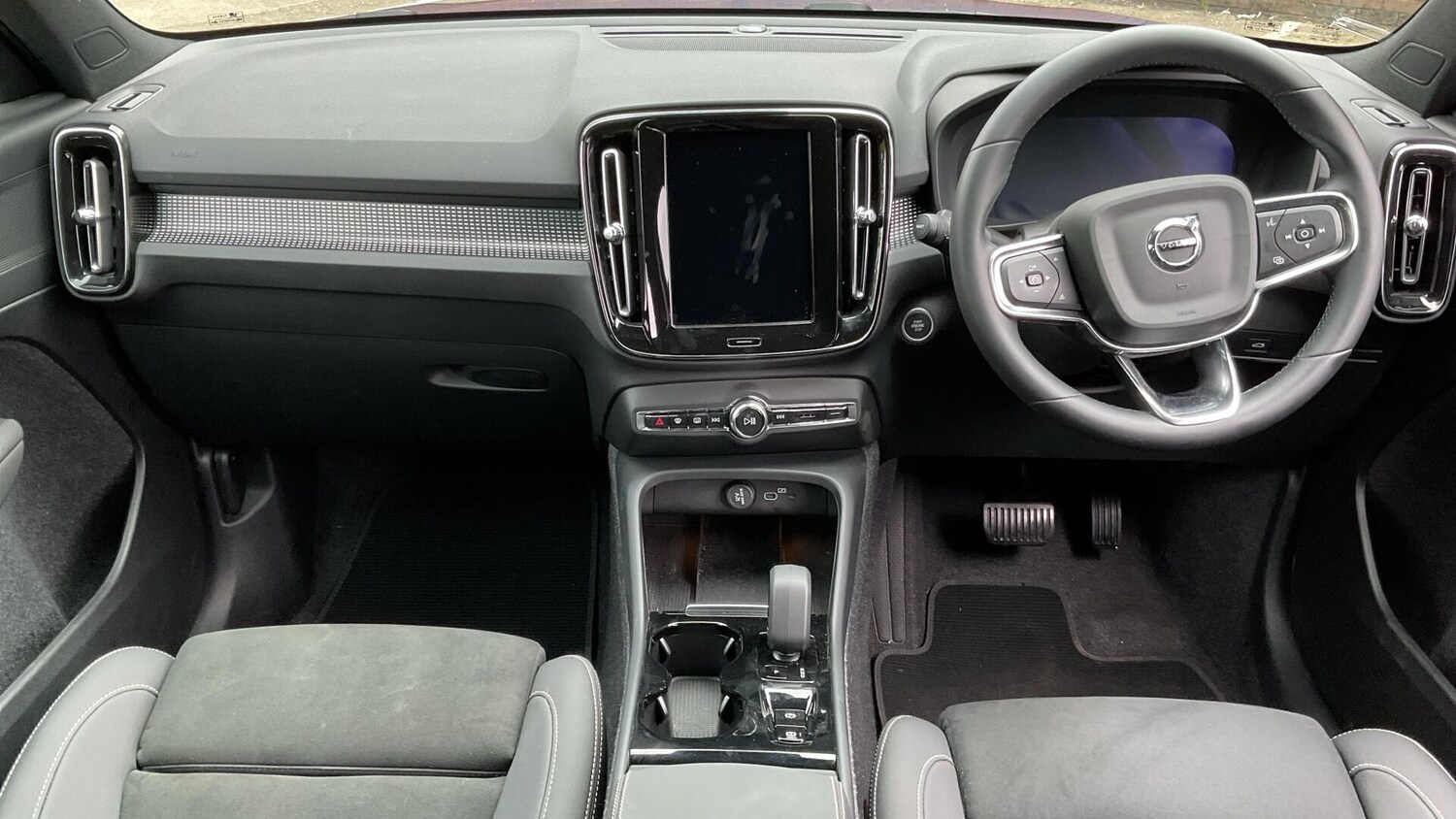 Used Volvo XC40 2025 for sale - 76026531: Photo 6