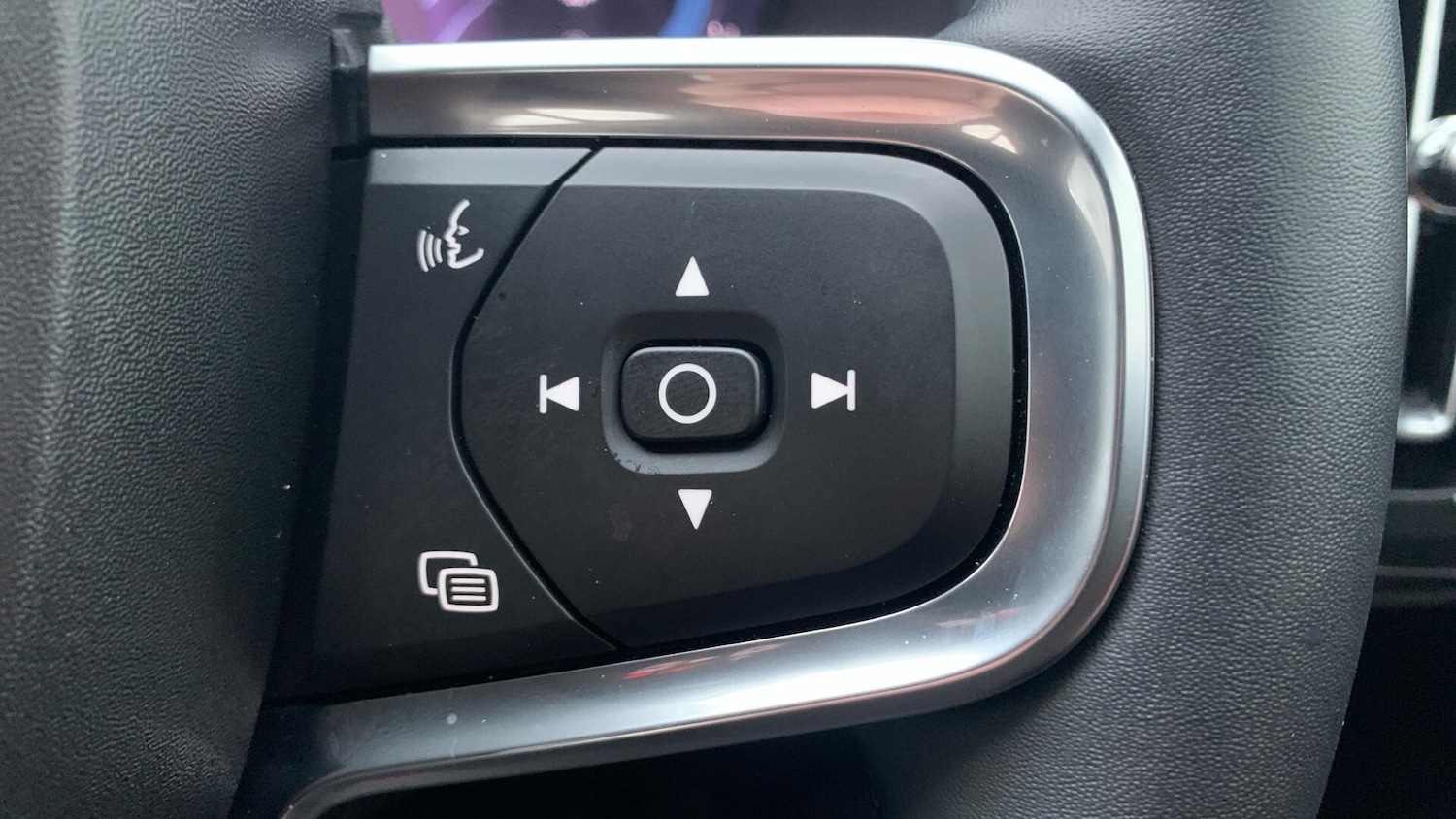 Used Volvo XC40 2024 for sale - 77015640: Photo 22