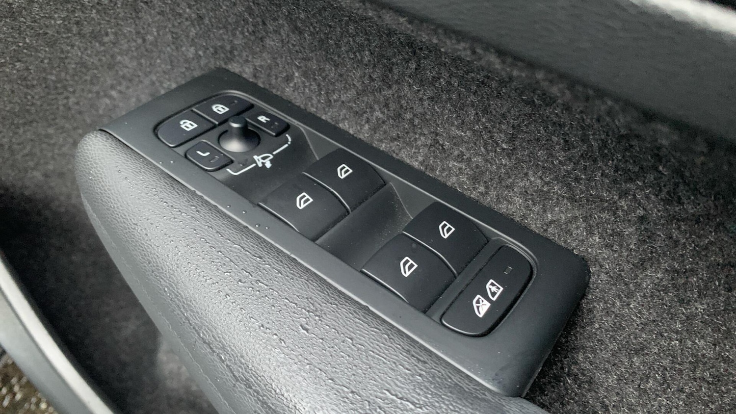 Used Volvo XC40 2024 for sale - 77015640: Photo 24