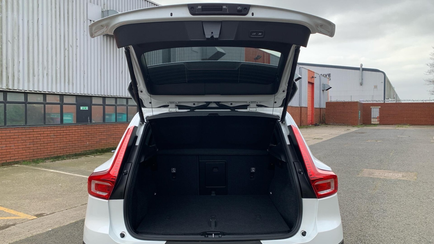 Used Volvo XC40 2025 for sale - 77625862: Photo 13