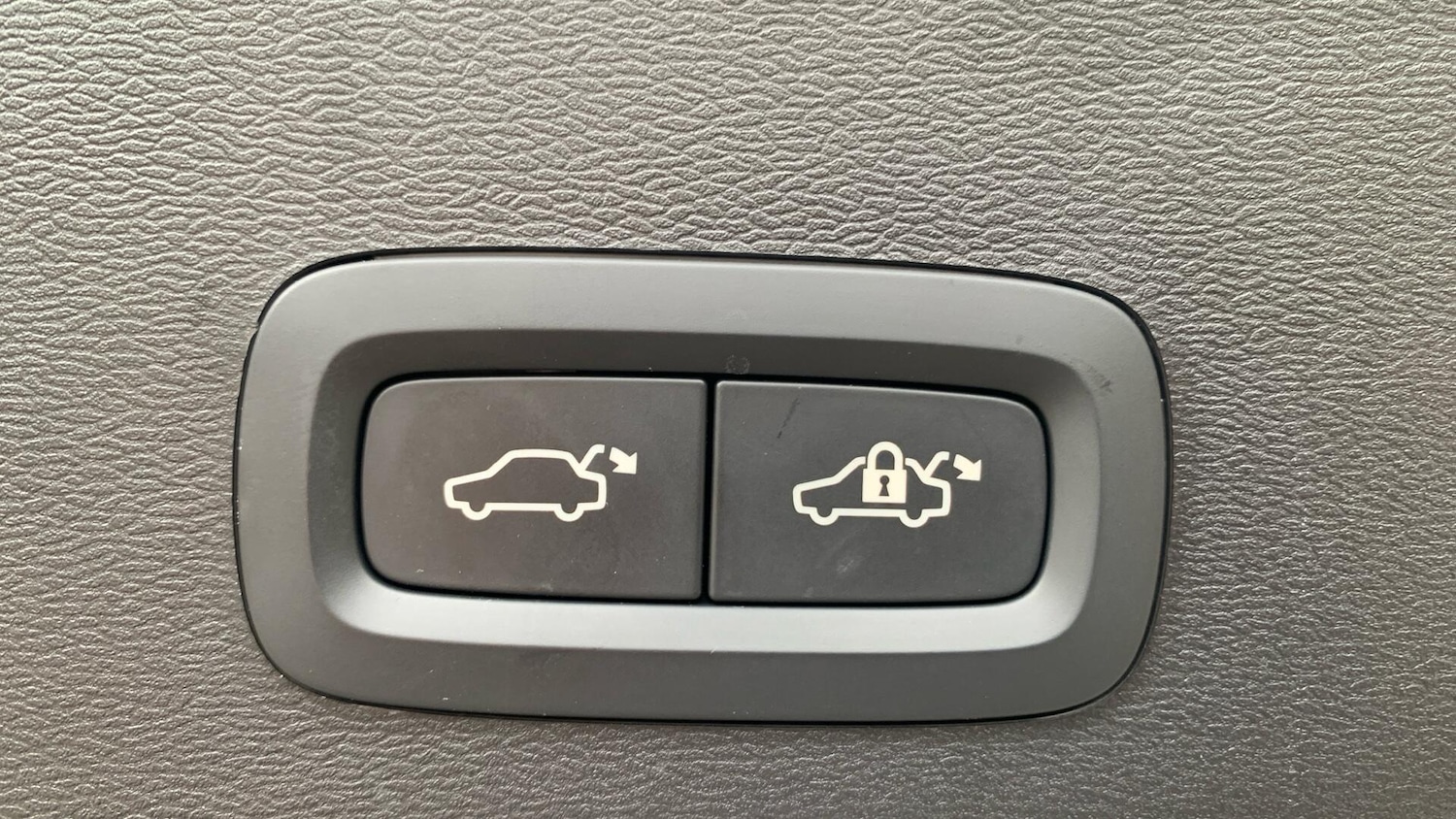 Used Volvo XC40 2025 for sale - 77625862: Photo 35