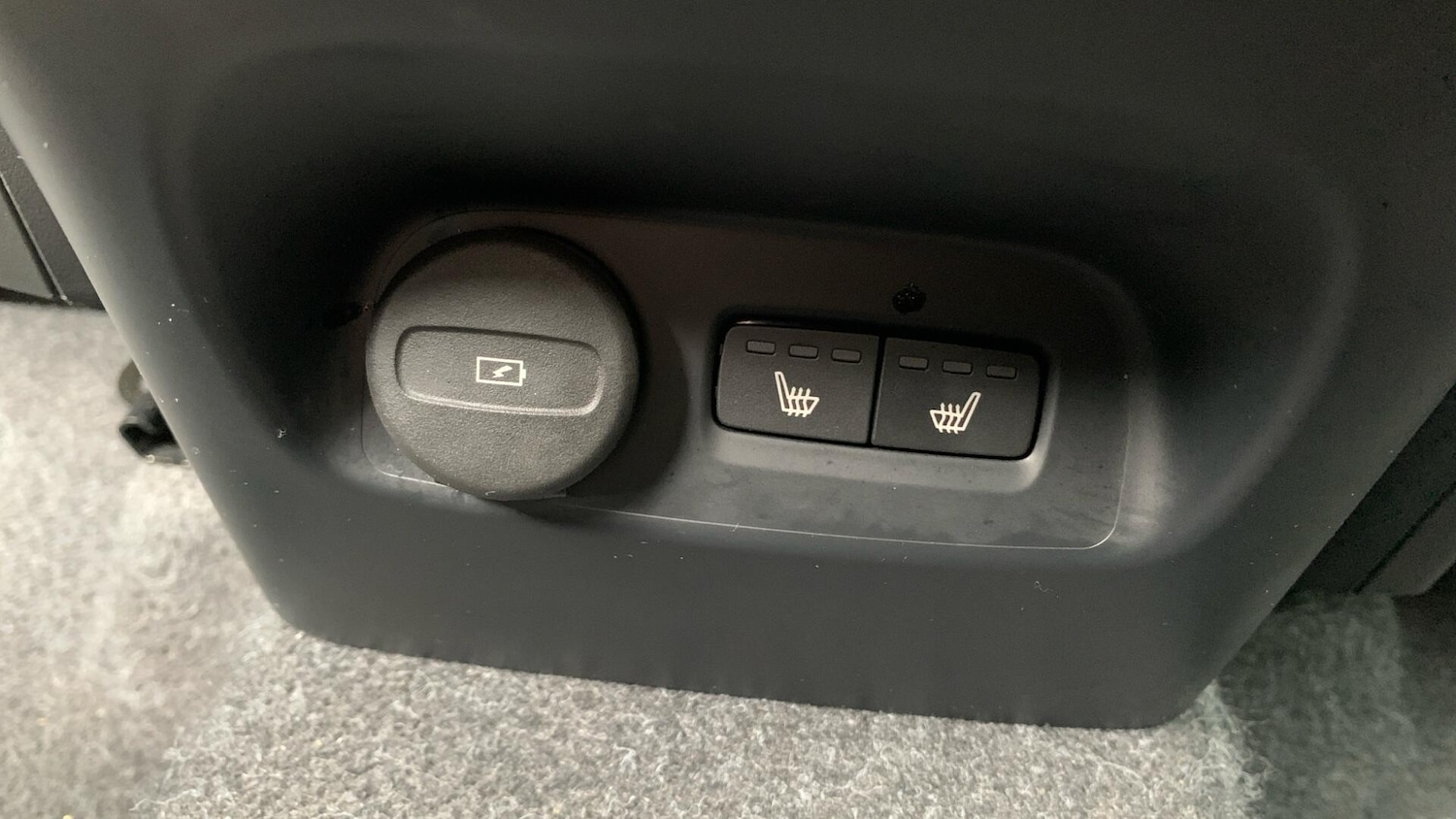 Used Volvo XC40 2025 for sale - 77625862: Photo 36