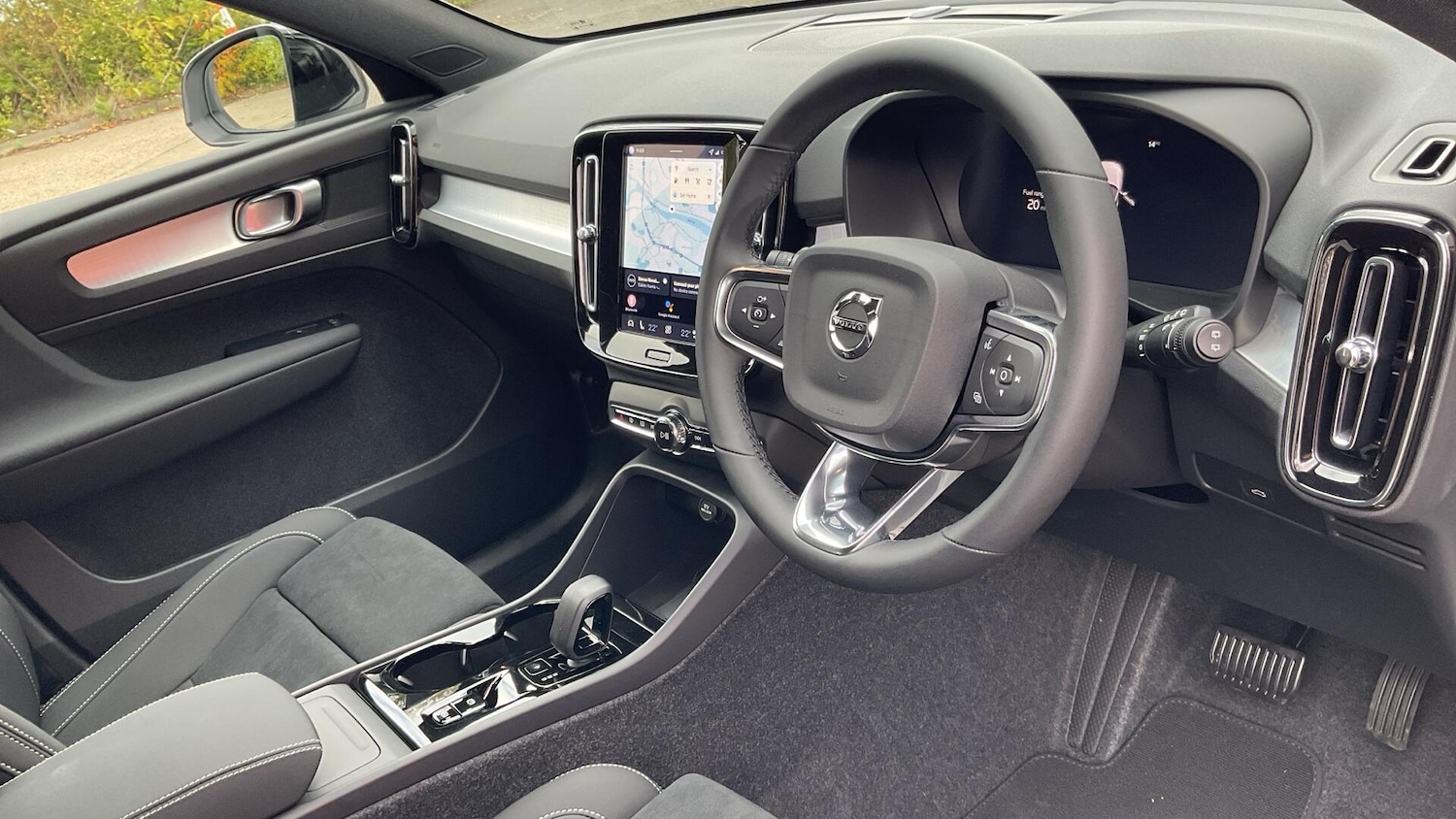Used Volvo XC40 2025 for sale - 76315025: Photo 5