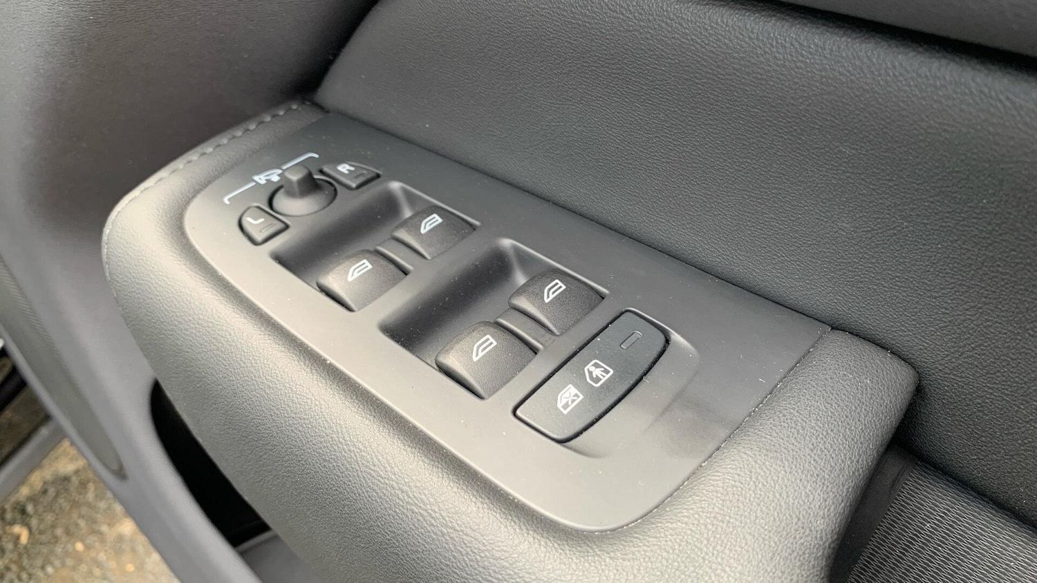 Used Volvo XC60 2023 for sale - 76072689: Photo 25