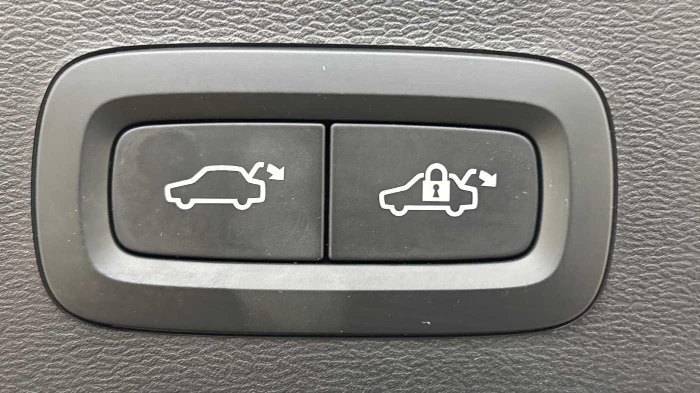 Used Volvo XC40 2024 for sale - 76549833: Photo 17