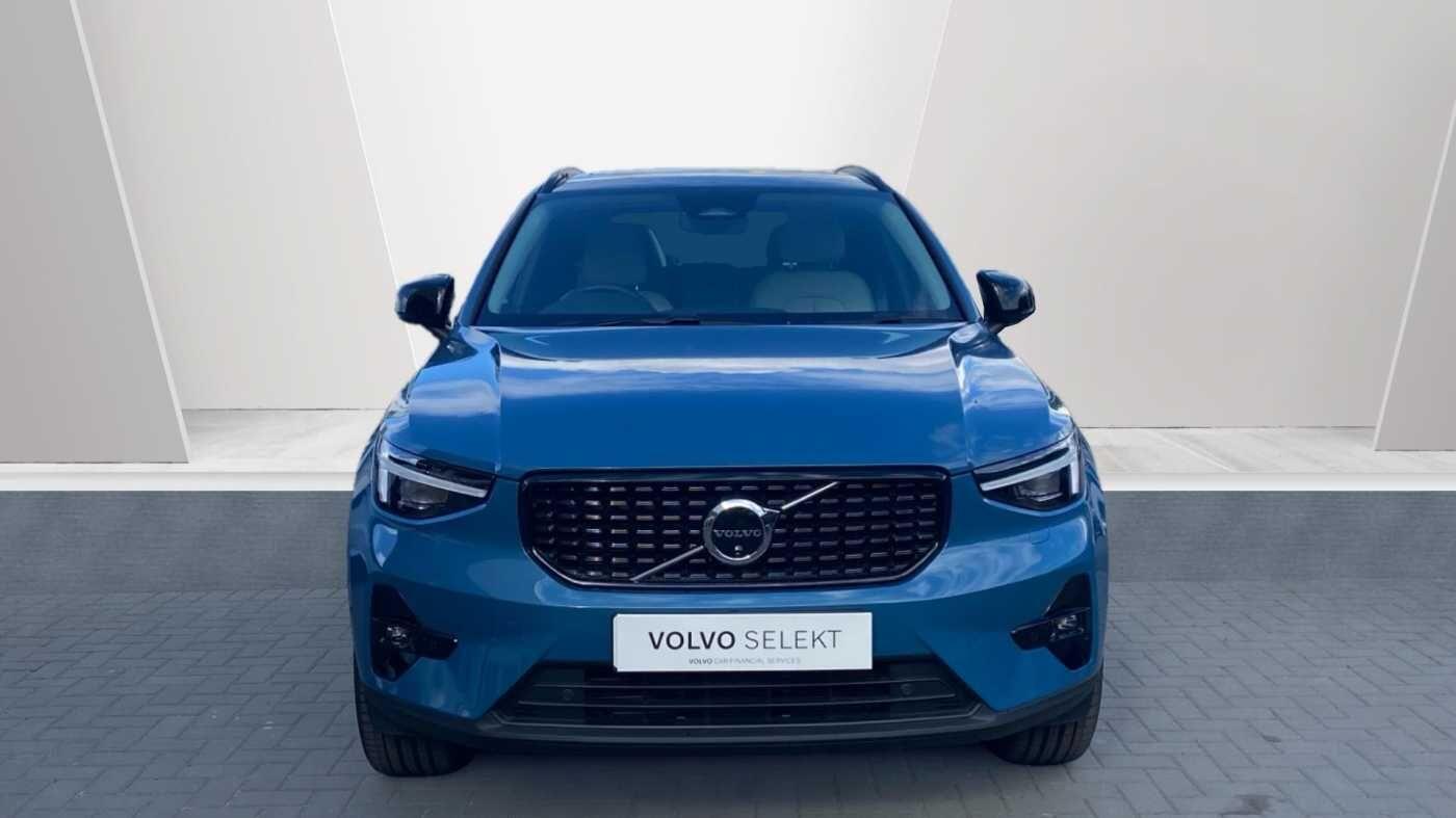 Used Volvo XC40 2024 for sale - 77202844: Photo 2