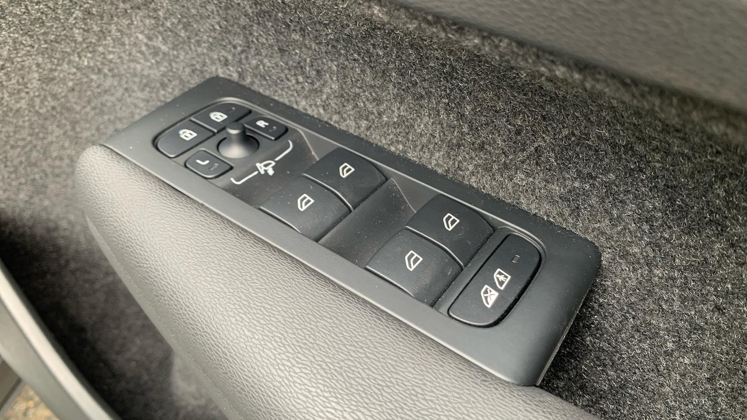 Used Volvo XC40 2024 for sale - 77202432: Photo 25