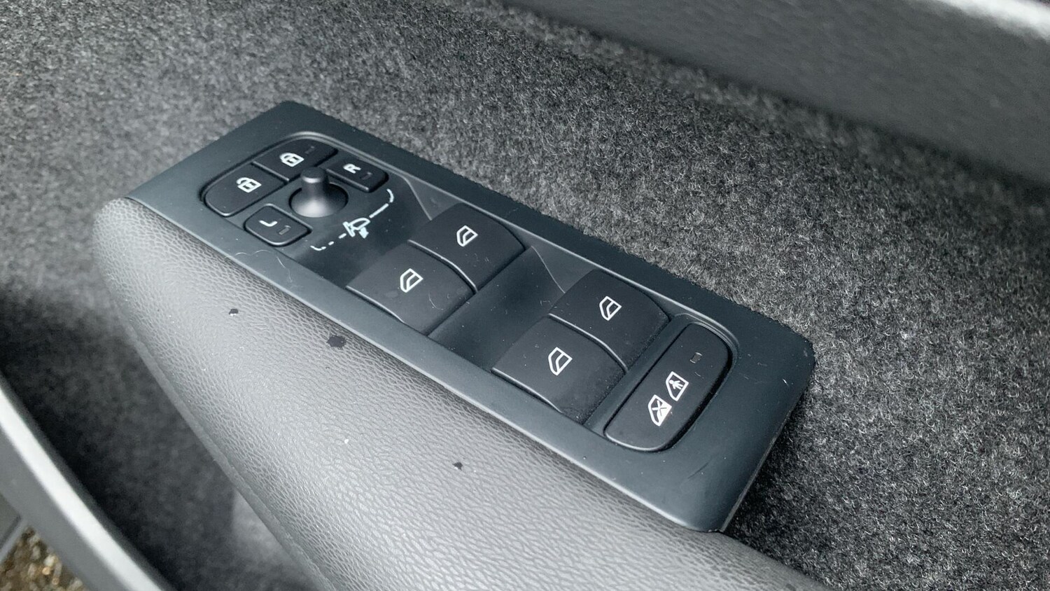 Used Volvo XC40 2023 for sale - 77468644: Photo 24