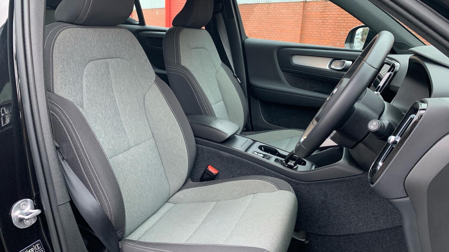 Used Volvo XC40 2023 for sale - 77468644: Photo 31