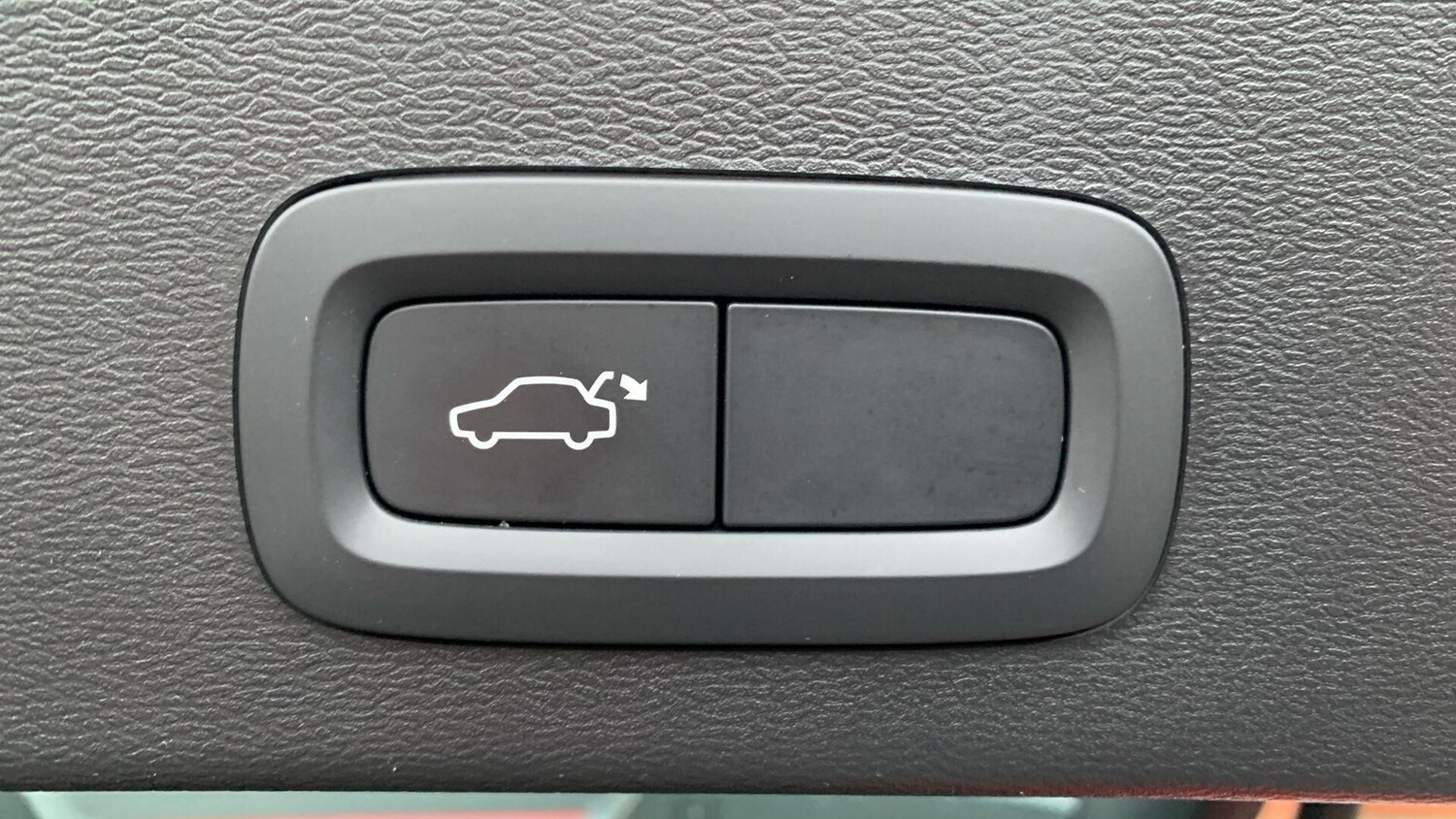 Used Volvo XC40 2023 for sale - 77468644: Photo 35