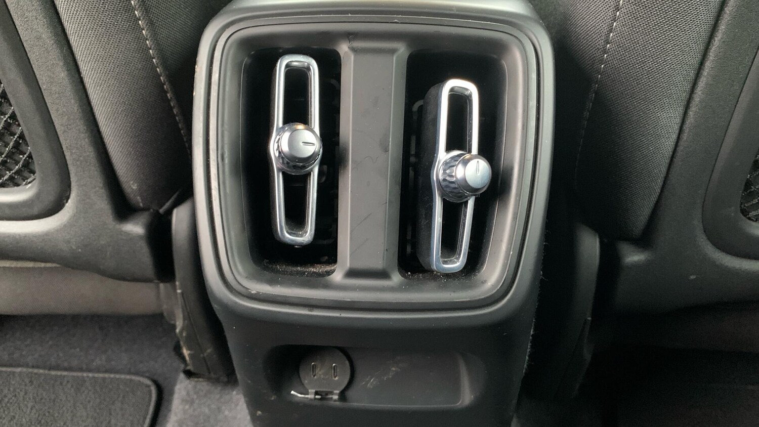 Used Volvo XC40 2023 for sale - 77468644: Photo 36